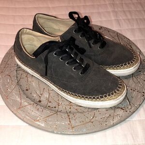 UGG 9.5 Eyan II Canvas Lace Sneakers Sheepskin Heel Lining